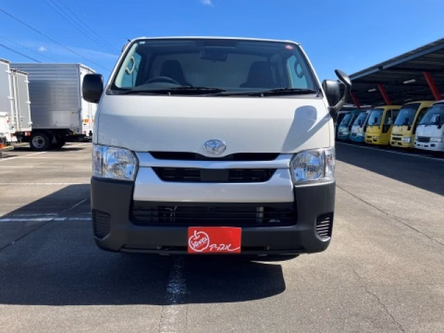 TOYOTA REGIUS ACE