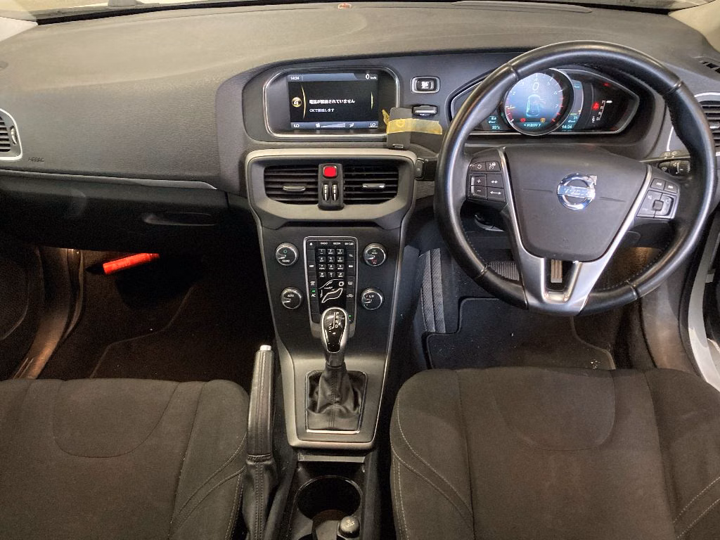 VOLVO V40