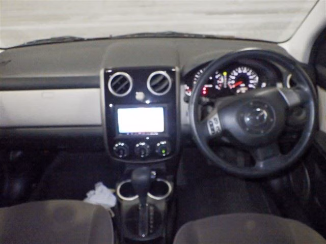 MAZDA VERISA