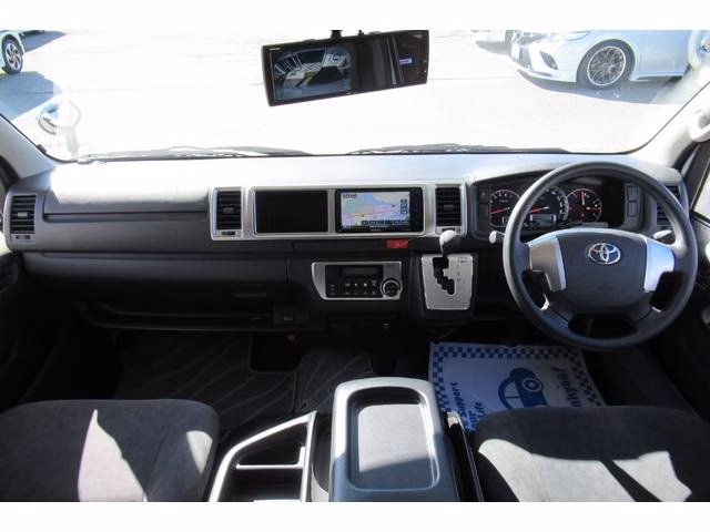 TOYOTA HIACE