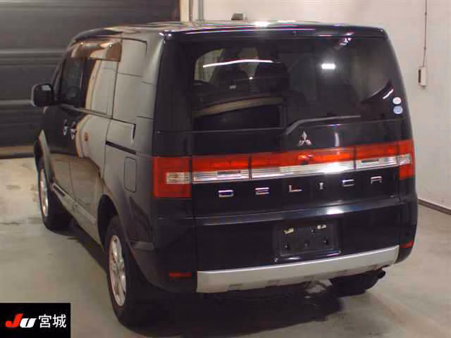 MITSUBISHI DELICA D:5