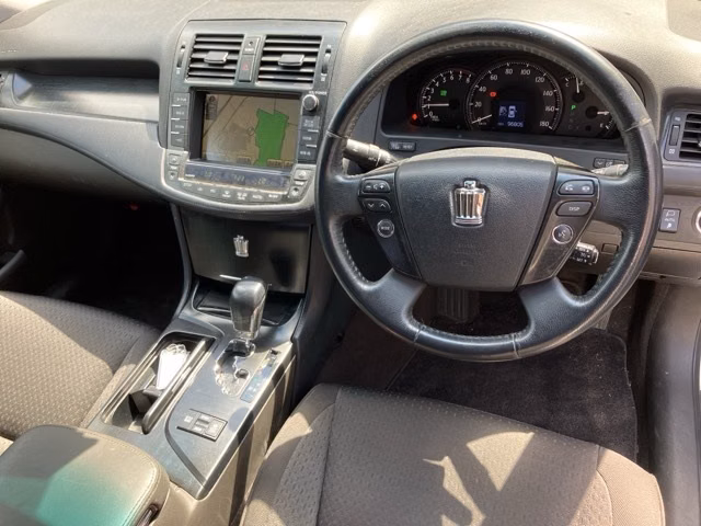 TOYOTA CROWN