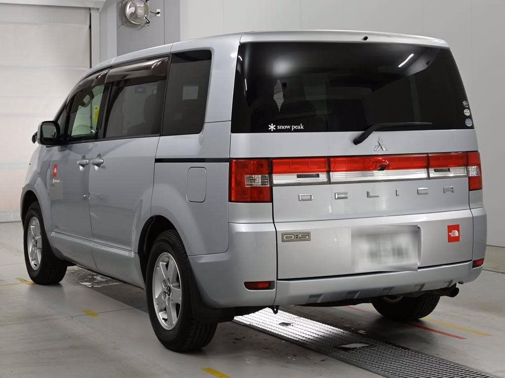 MITSUBISHI DELICA D:5
