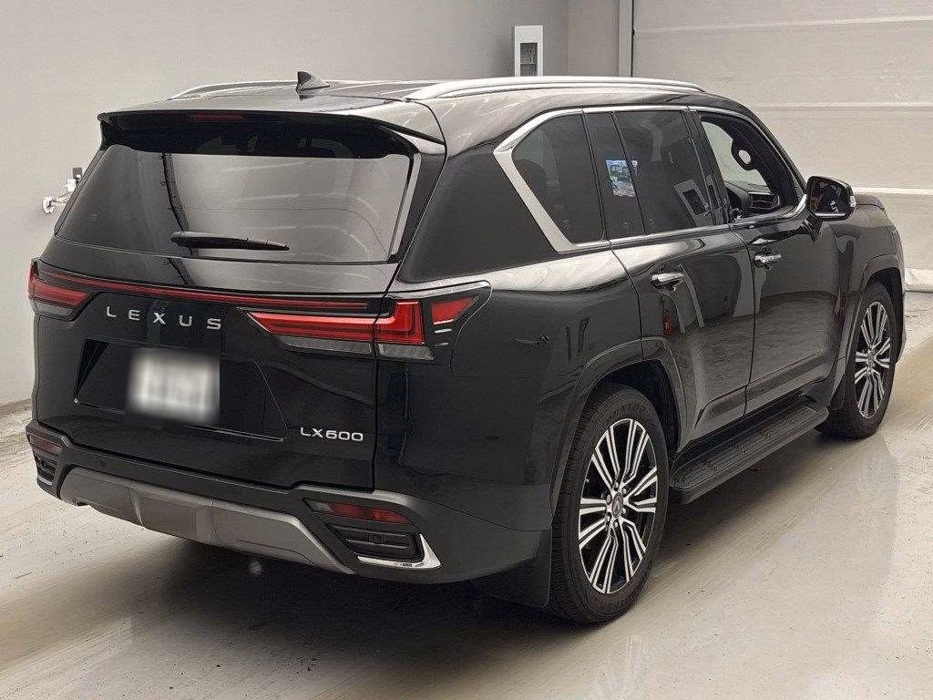 LEXUS LX600