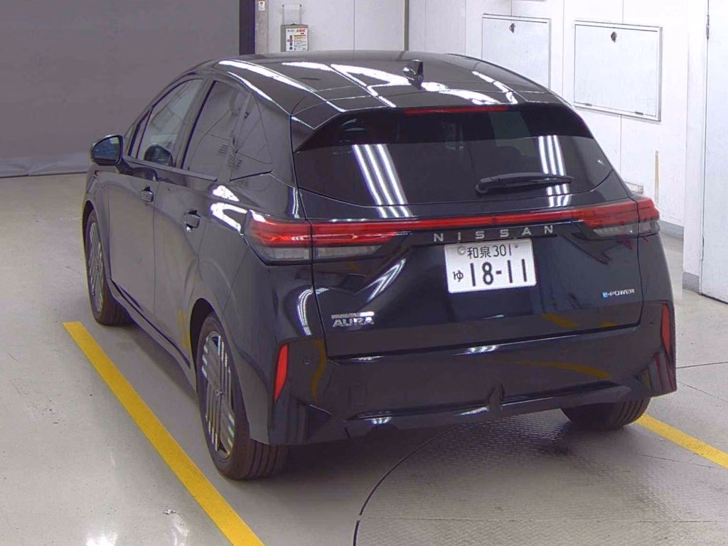 NISSAN AURA