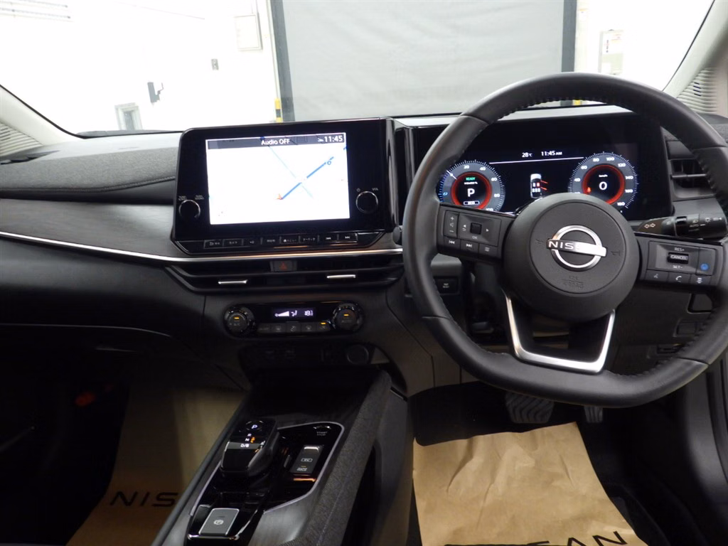 NISSAN AURA