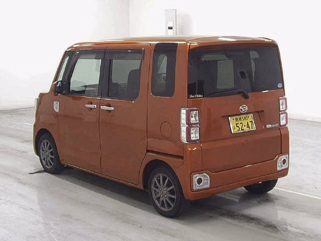 DAIHATSU WAKE