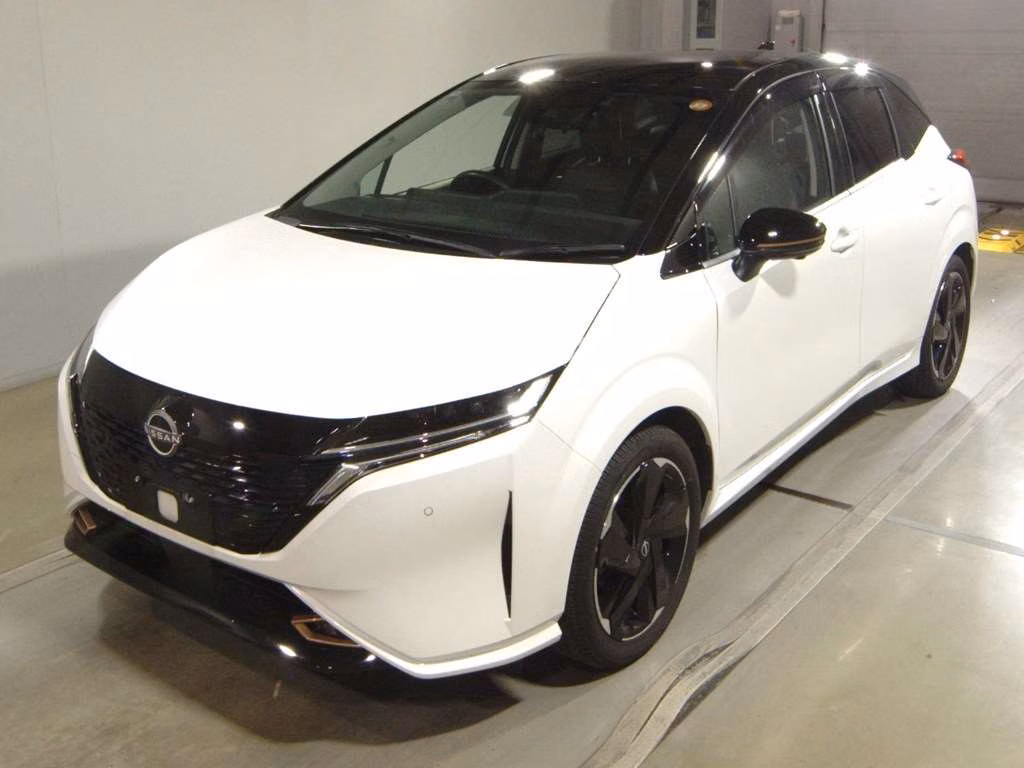 NISSAN AURA