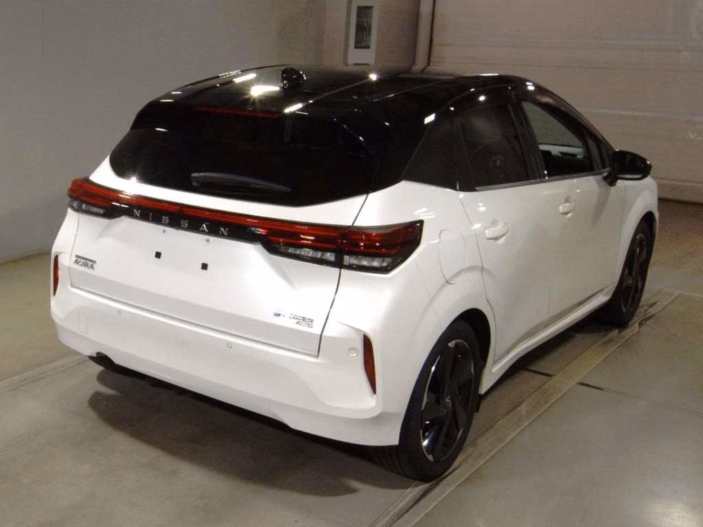 NISSAN AURA