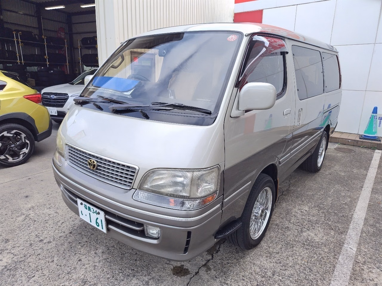 TOYOTA HIACE