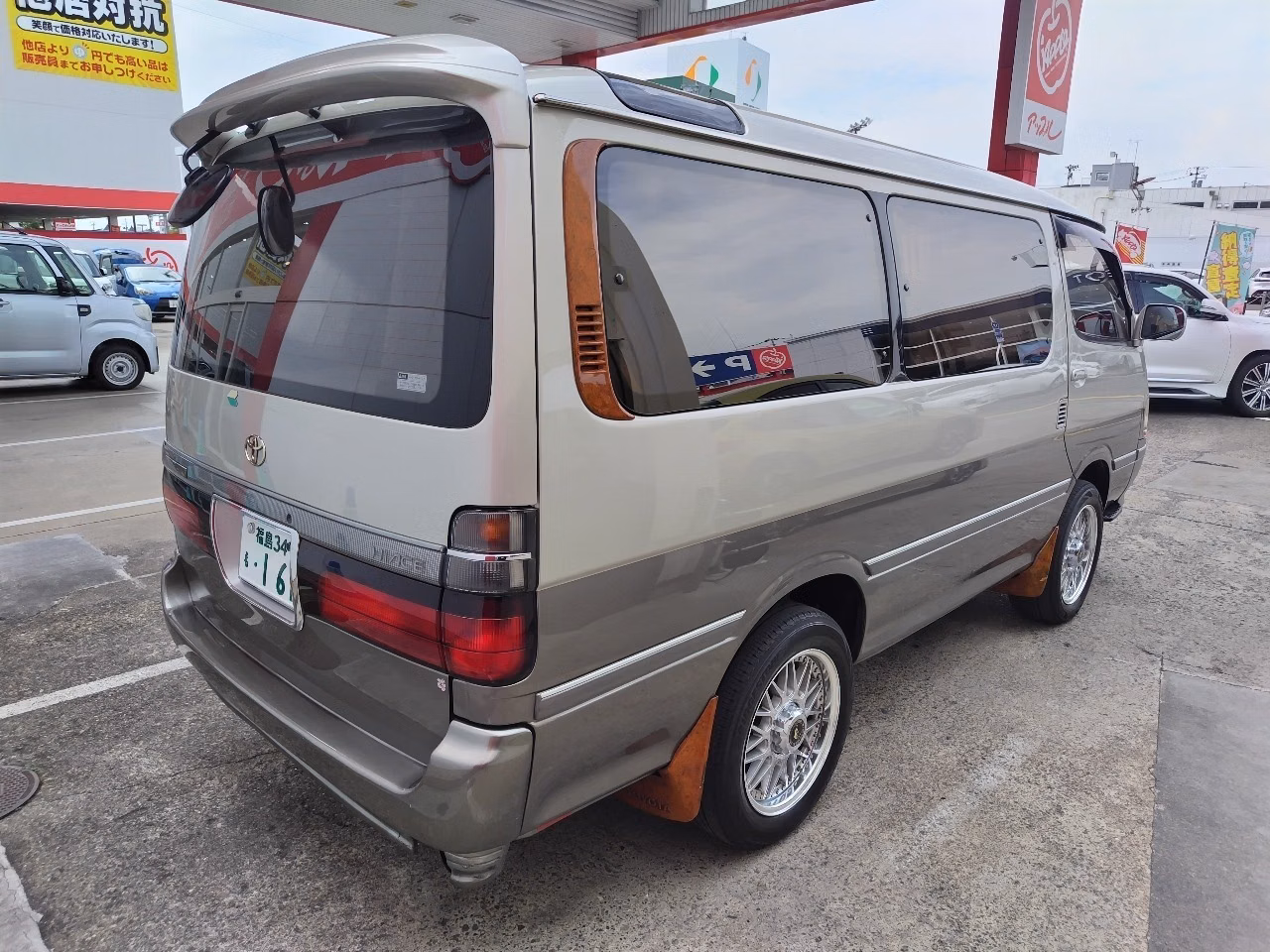 TOYOTA HIACE