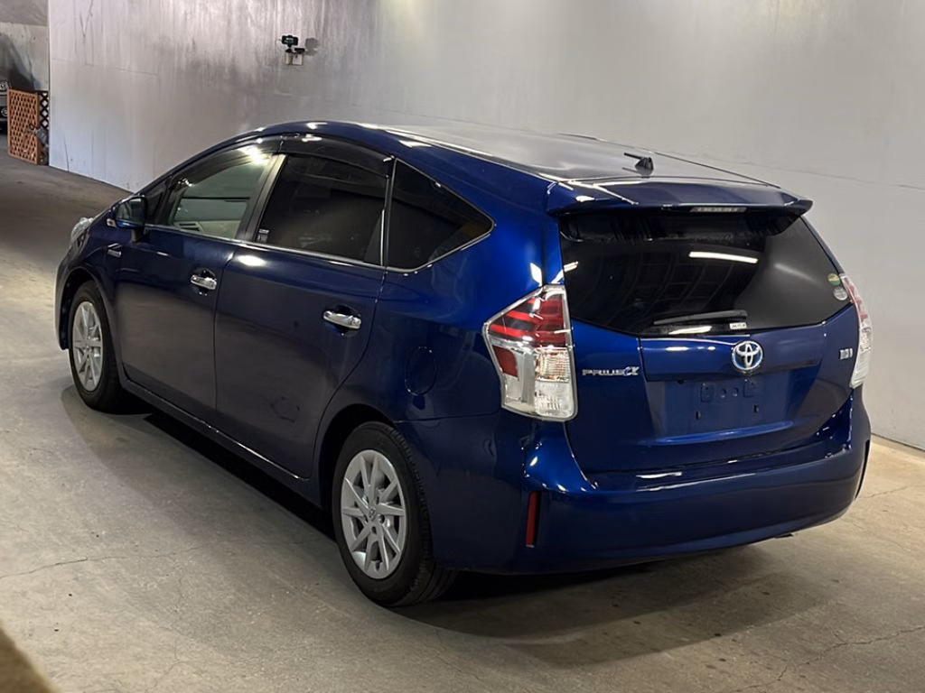 TOYOTA PRIUS ALPHA
