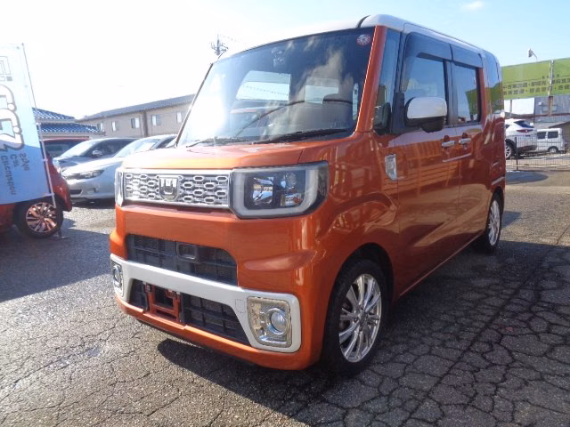 DAIHATSU WAKE