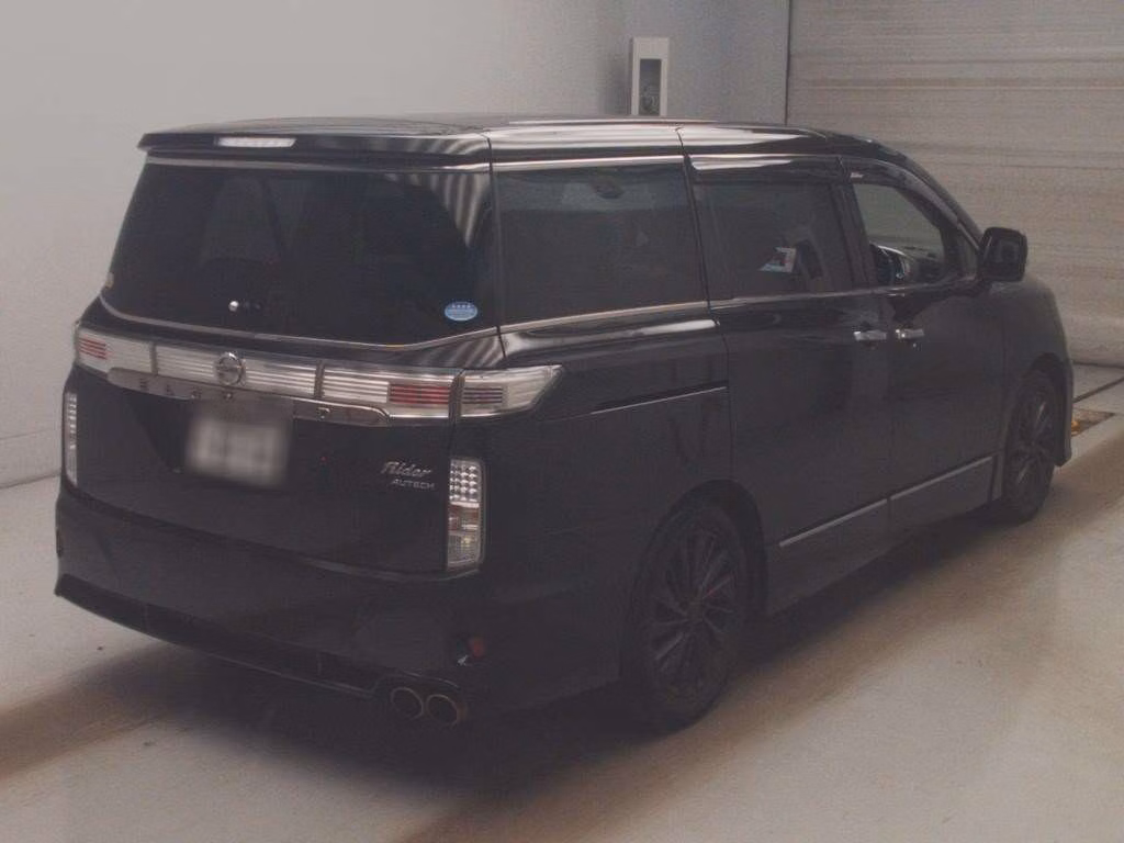 NISSAN ELGRAND