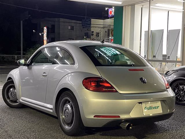 VOLKSWAGEN BEETLE