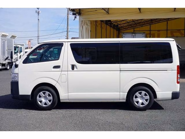 TOYOTA REGIUS ACE