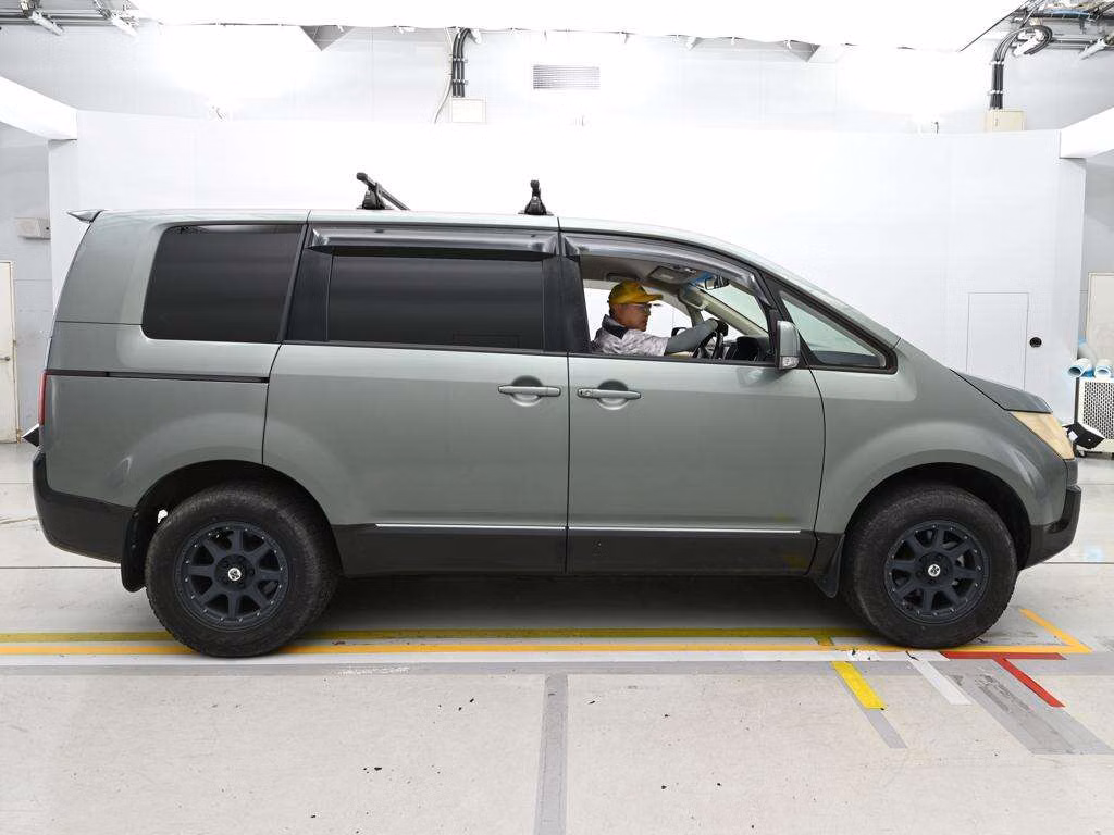 MITSUBISHI DELICA D:5