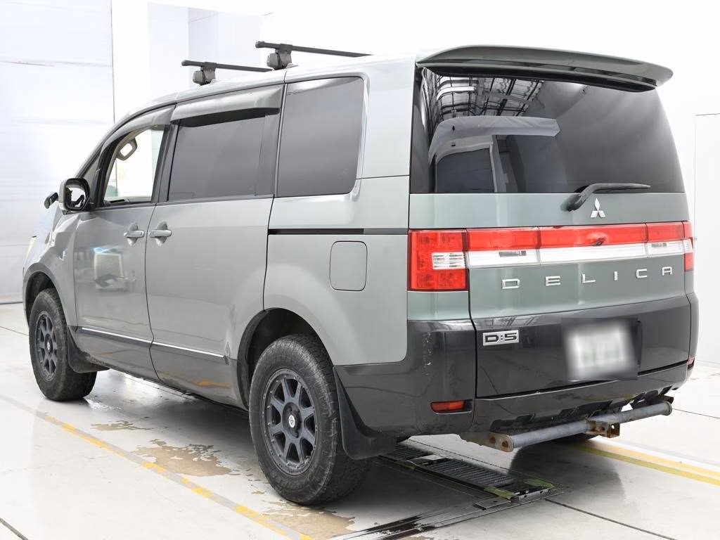 MITSUBISHI DELICA D:5