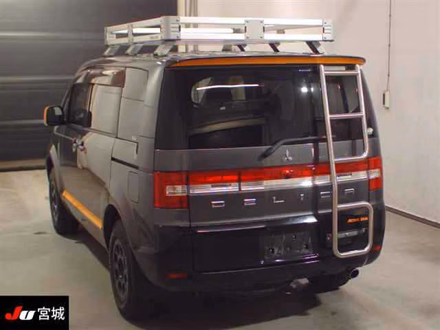 MITSUBISHI DELICA D:5