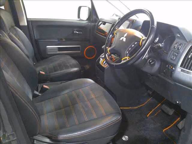 MITSUBISHI DELICA D:5