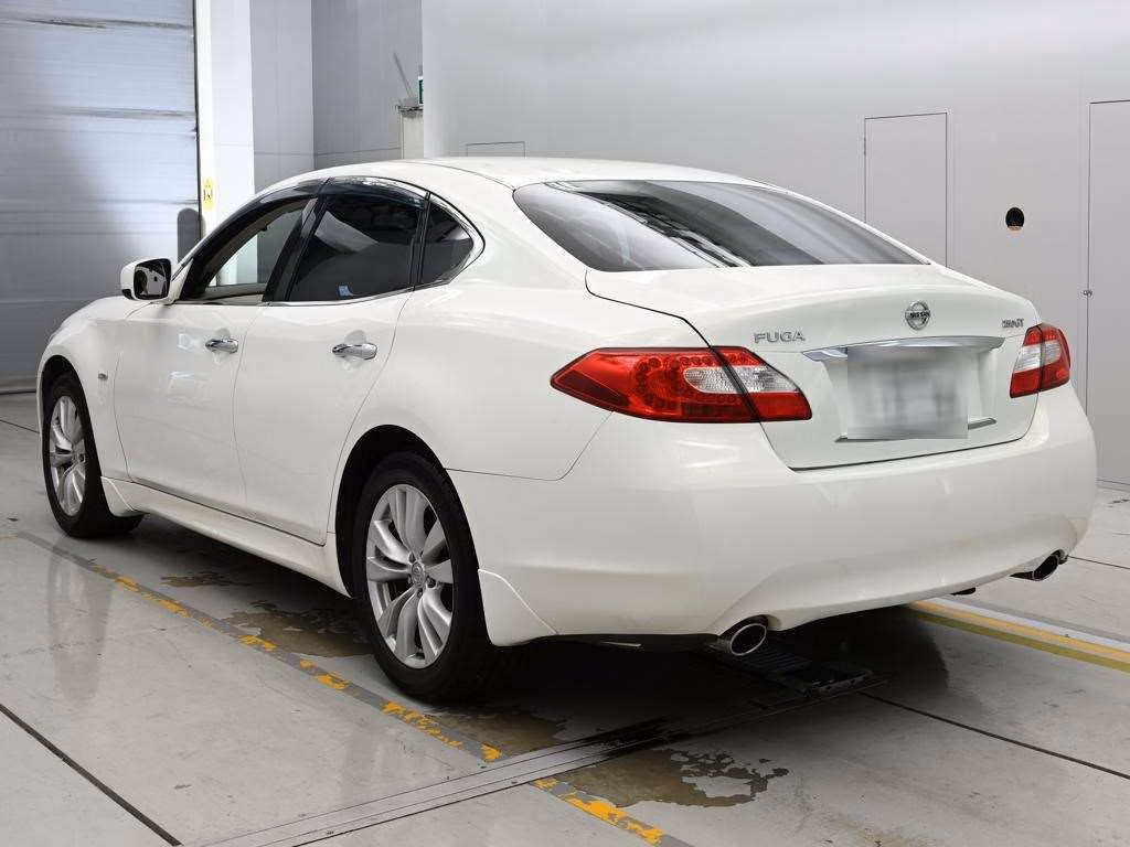 NISSAN FUGA