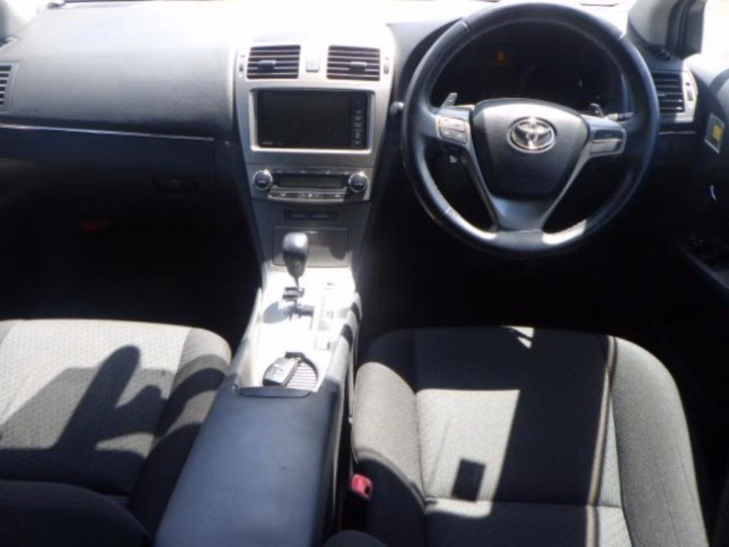 TOYOTA AVENSIS
