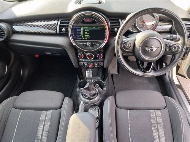 MINI HATCH