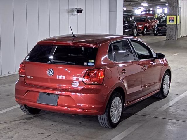 VOLKSWAGEN POLO