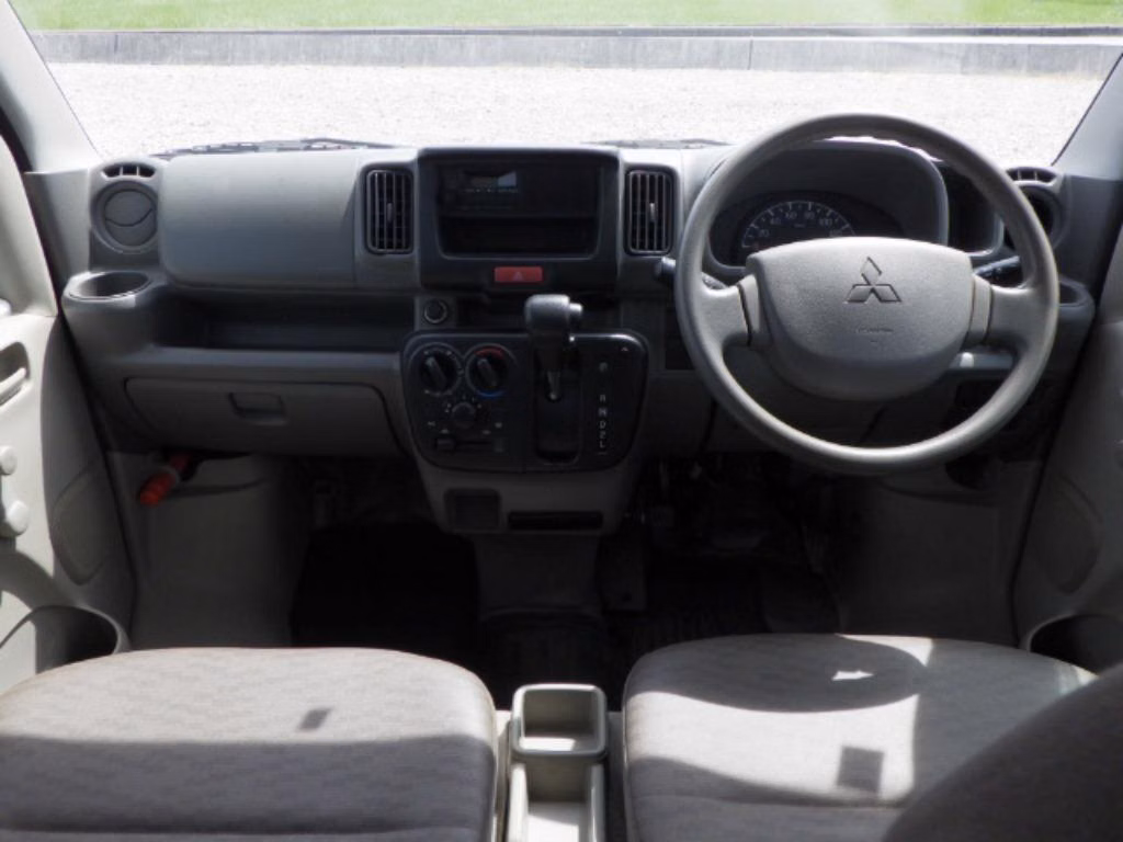 MITSUBISHI MINICAB