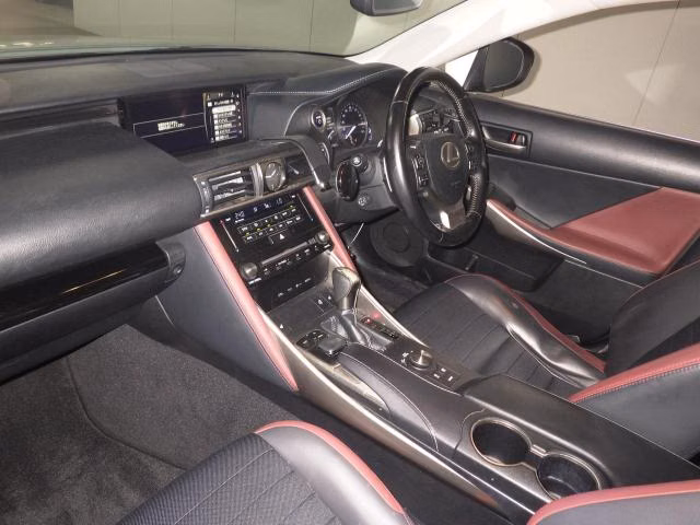 LEXUS IS300H