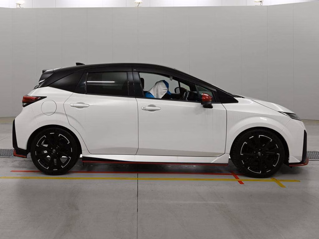 NISSAN AURA