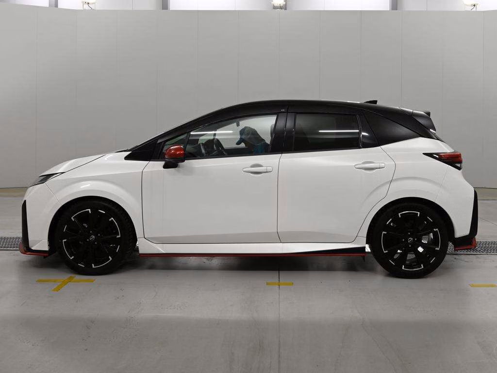 NISSAN AURA
