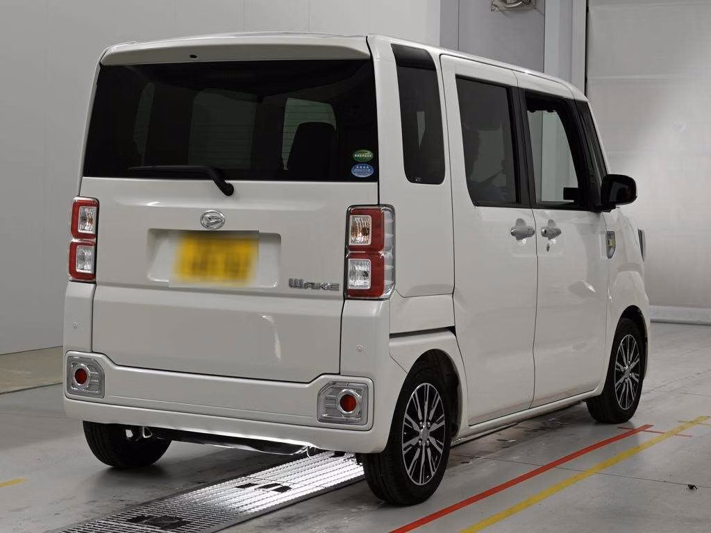DAIHATSU WAKE