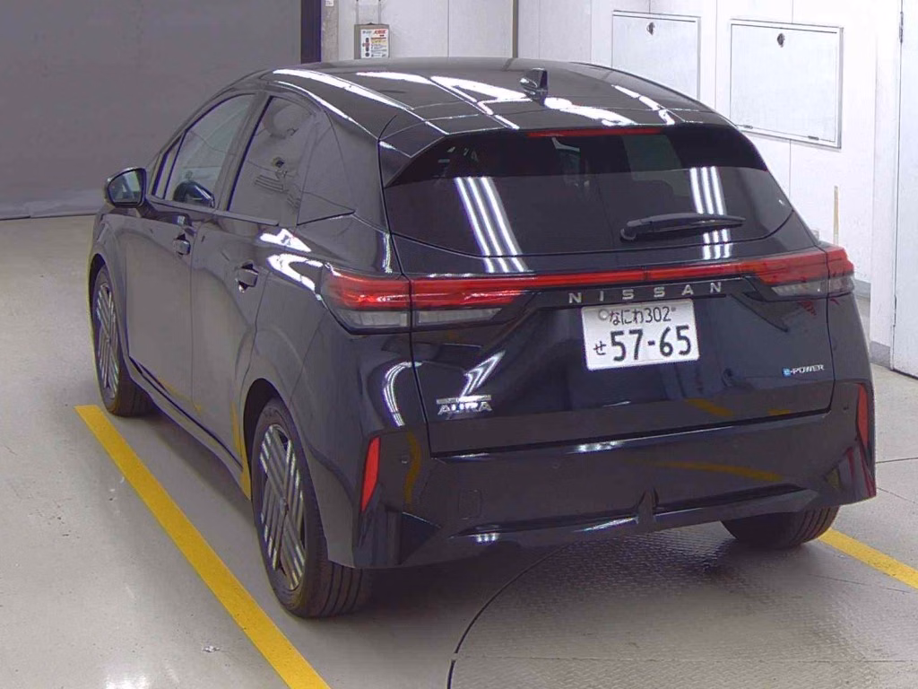 NISSAN AURA