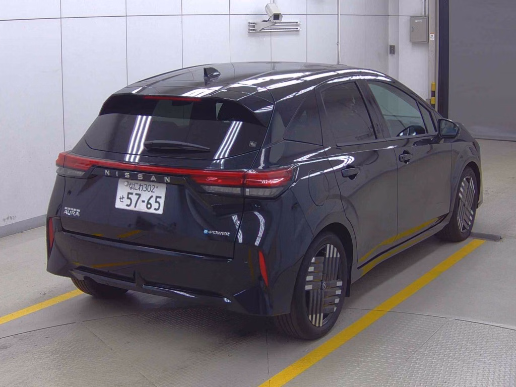 NISSAN AURA