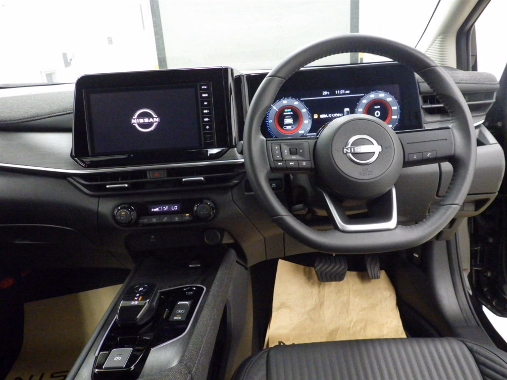 NISSAN AURA