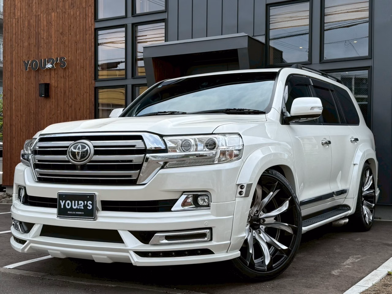 TOYOTA LAND CRUISER
