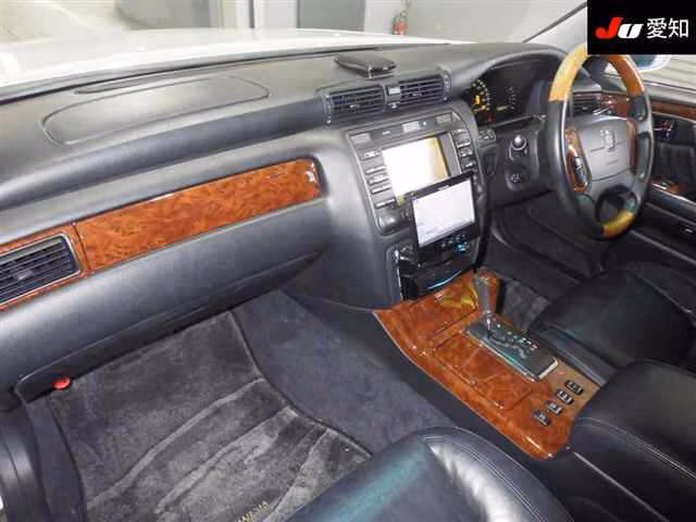 TOYOTA CROWN MAJESTA