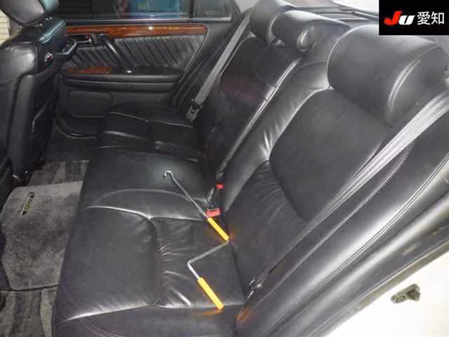 TOYOTA CROWN MAJESTA
