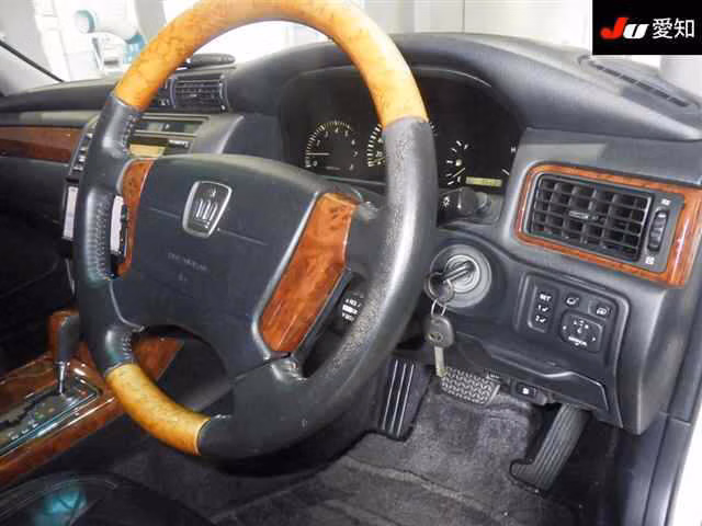 TOYOTA CROWN MAJESTA