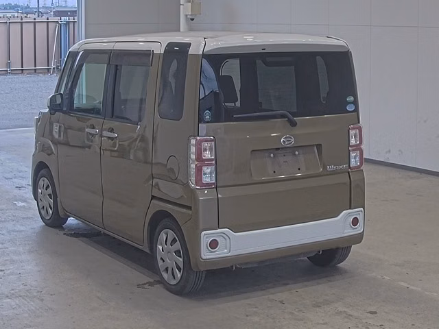 DAIHATSU WAKE