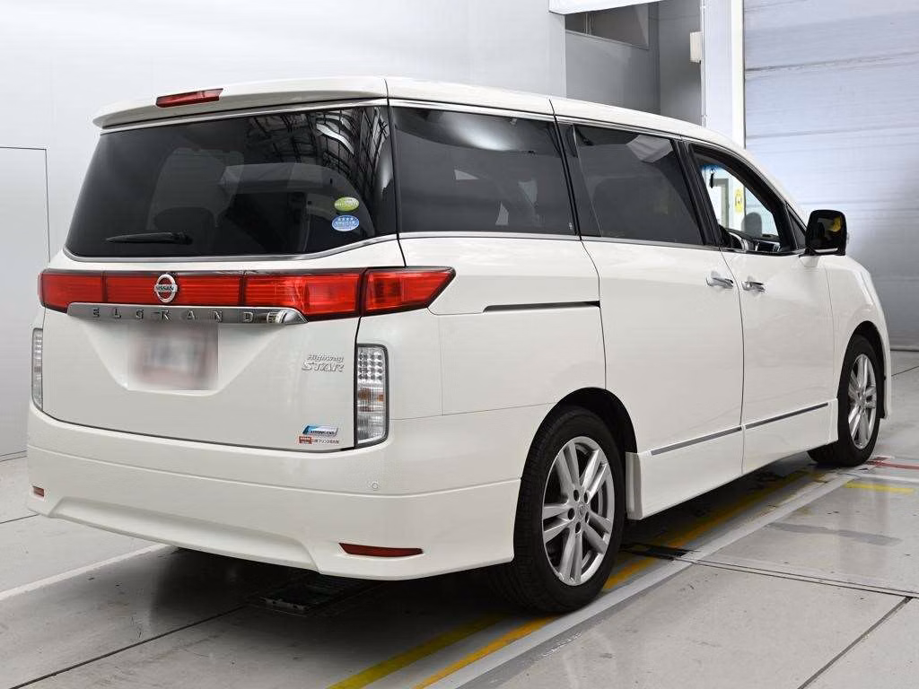 NISSAN ELGRAND