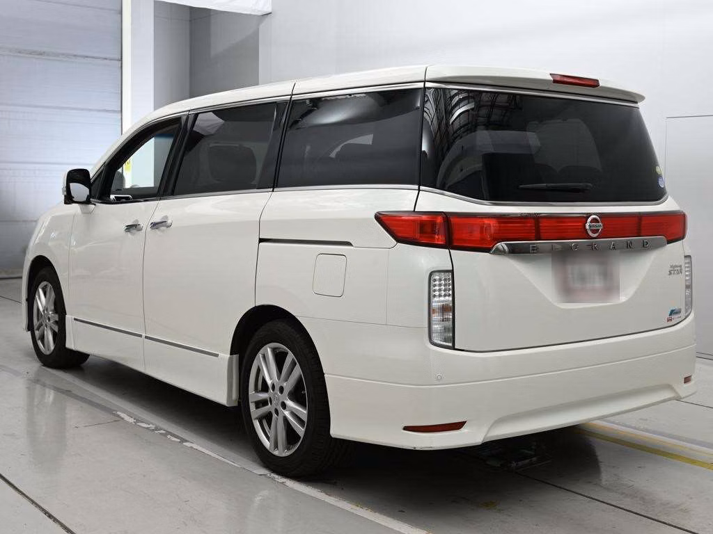 NISSAN ELGRAND