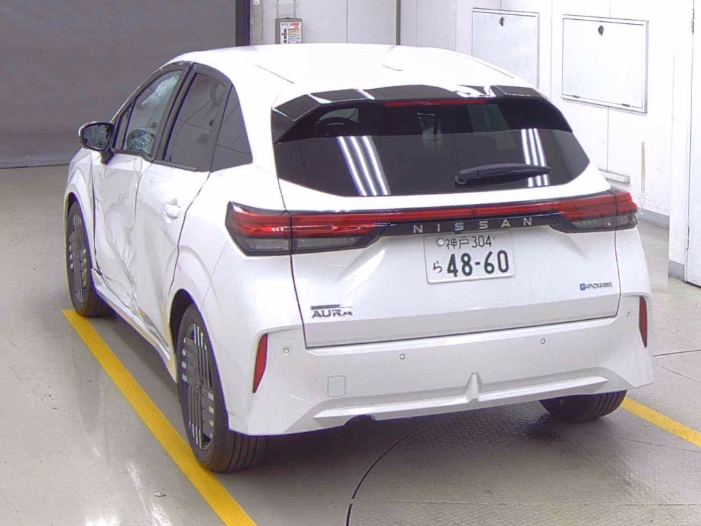 NISSAN AURA