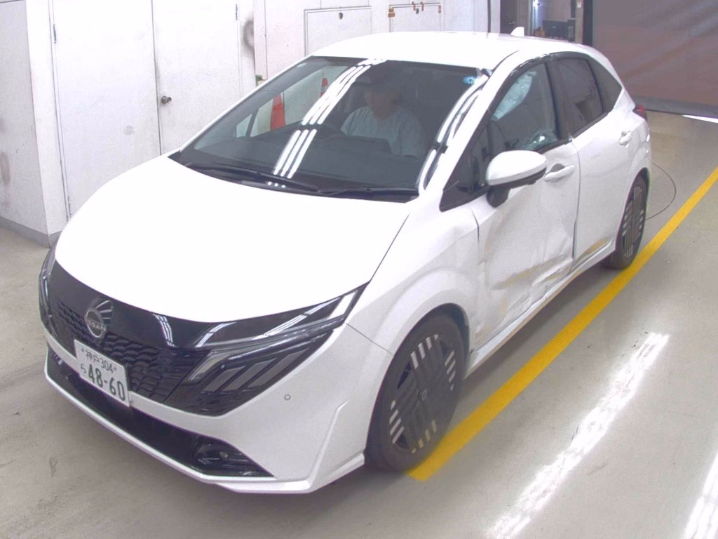 NISSAN AURA