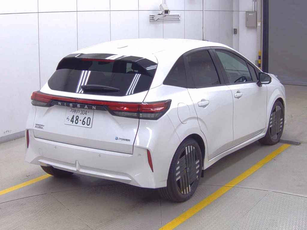 NISSAN AURA