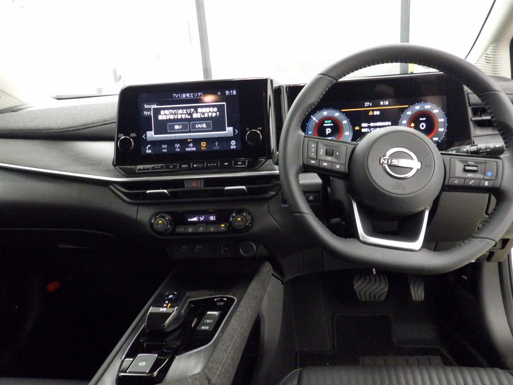 NISSAN AURA