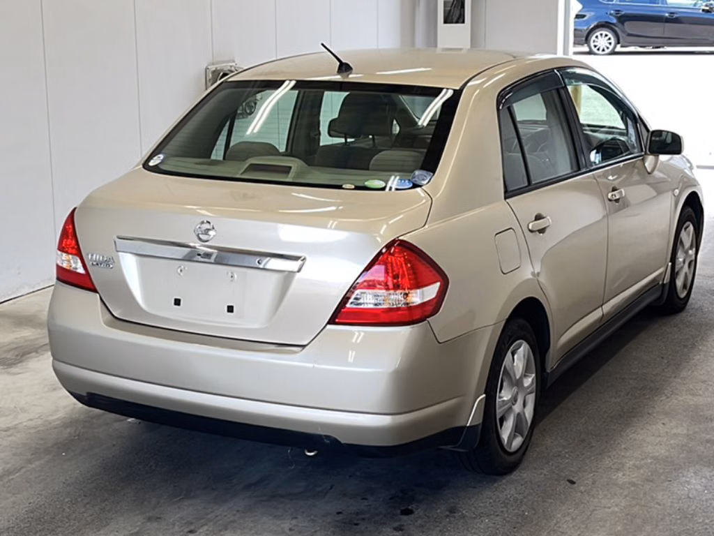 NISSAN TIIDA LATIO
