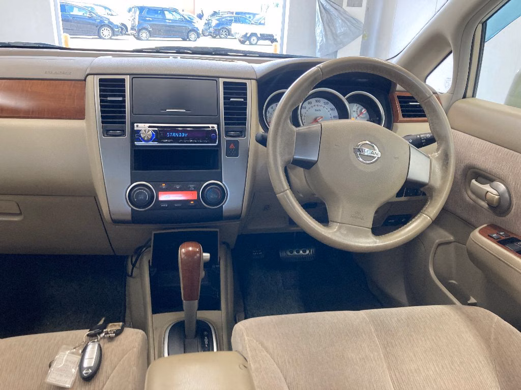 NISSAN TIIDA LATIO
