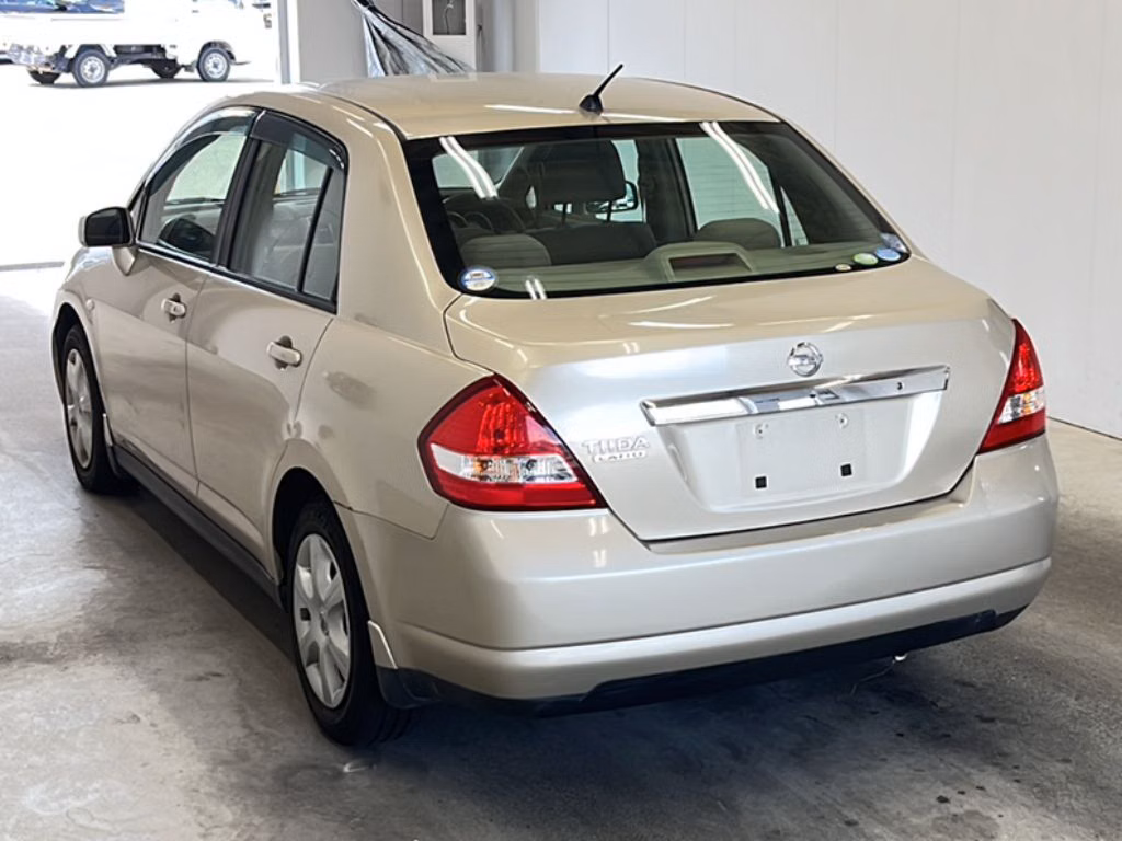 NISSAN TIIDA LATIO
